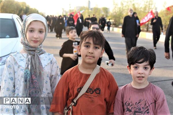 حضور دلدادگان اربعین حسینی(ع) در طریق المهدی(عج) مسجد جمکران