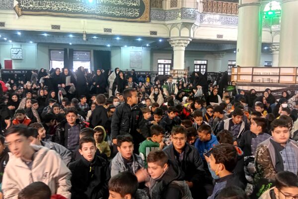 حضور دانش‌آموزان ناحیه دو شهرری در مراسم نوگلان فاطمی