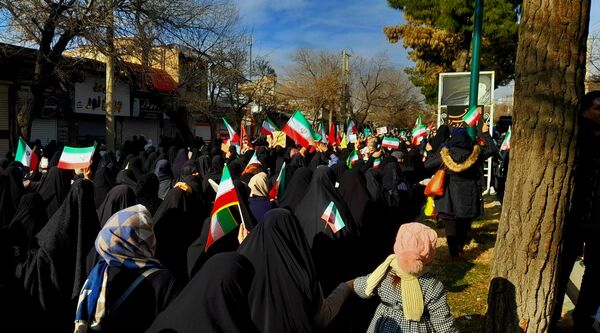 همبستگی یکبارچه مردم غیور و ولایتمدار شهرستان بروجرد در تشییع شهدای امنیت