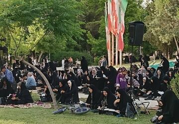 طنین دعای عرفه در شهر زرقان