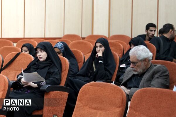 دومین نشست فعالان رسانه ای استان قم با موضوع تشییع رهبر شهید 
