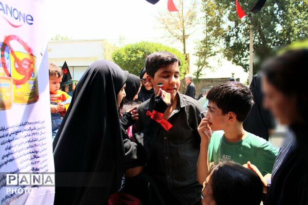 حضور پر رنگ کودکان و نوجوانان حسینی در راهپیمایی جاماندگان اربعین