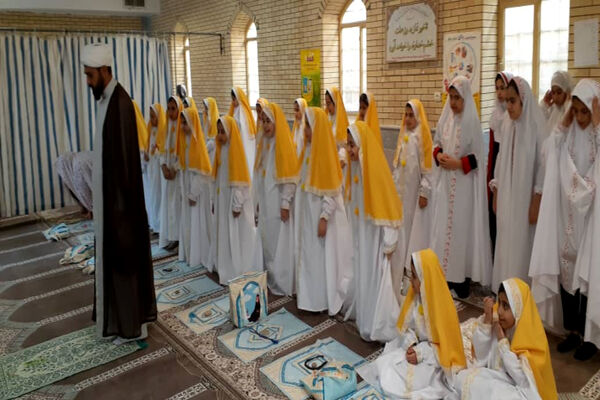 جشن تکلیف دانش‌آموزان دختر مدارس غیردولتی یاسوج