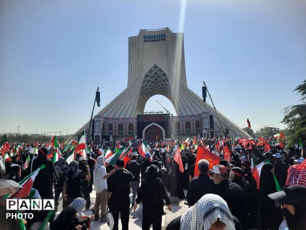 وداع باشکوه ملت با رهبر انقلاب و تشییع پیکر پاک و مطهر ایشان