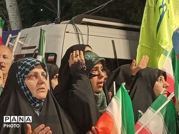 مردم گرگان همچنان در میدان های شهر 