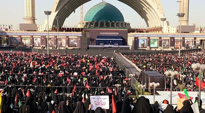 مصلی امام خمینی (ره) در سوگ،حضور میلیونی مردم در وداع با رهبر انقلاب