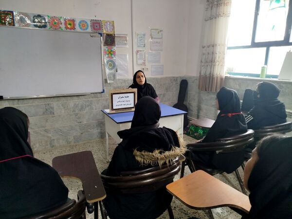 جلسه سفیران سلامت در دبیرستان شهید محمدی پور خلیل آباد 
