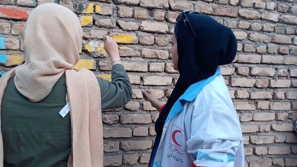 جشن غدیرخم توسط تیم‌های سحر هلال احمر در روستای زلزله‌زده محمدیه