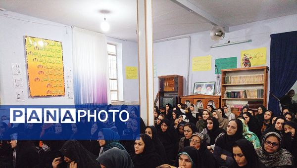 اولین جلسه انجمن اولیا دبستان سمیه کاشمر