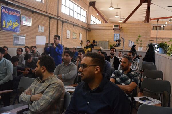 کارگاه آموزشی آشنایی با سیستم موتور و سوخت‌رسانی خودرو در بهارستان 2