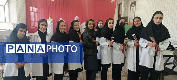 بزرگداشت روز خیاطی در هنرستان تلاش گندمان 