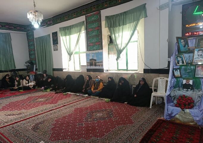 تکریم از مادران شهدا در پایگاه طاهره بسیج خواهران روستای حسین آباد