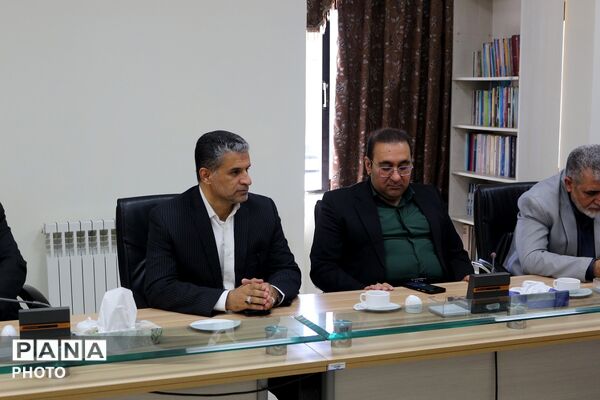 فیروزکوه؛ جلسه شورای آموزش‌و‌‌پرورش با رویکرد ارتقای کیفیت‌آموزشی