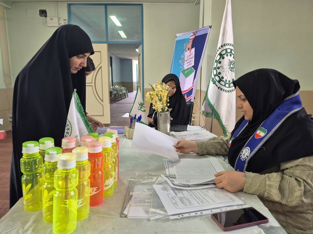پذیرش رؤسای شورای دانش‌آموزی انتخابات استانی دختران در فارس