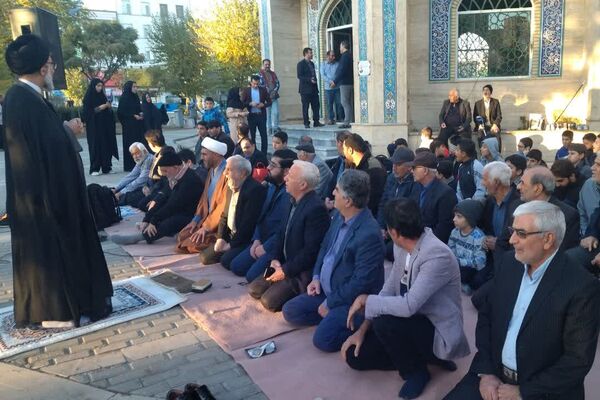 برگزاری نماز باران به امامت سید ابراهیم حسینی امام جمعه شهرستان فردیس در شهرک وحدت