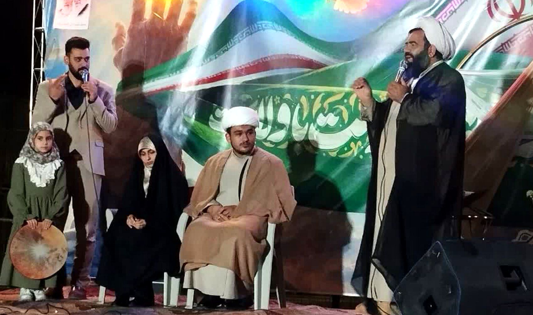 پیوند عشق و ایمان در دلِ جمعیت 