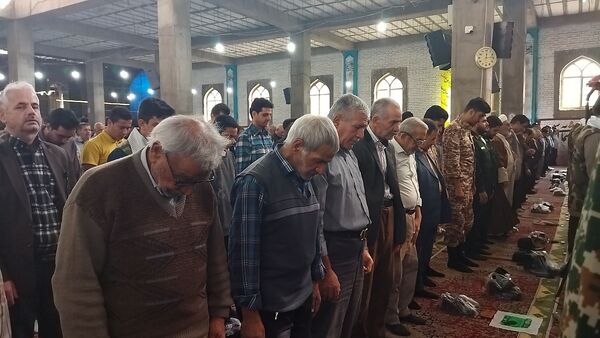 برگزاری نماز جمعه در آغاز هفته بسیج دانش آموزی با حضور دانش آموزان بسیجی نیشابور