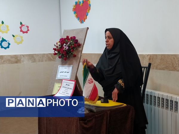 کارگاه آشنایی با فضای مجازی در دبیرستان دخترانه امید 