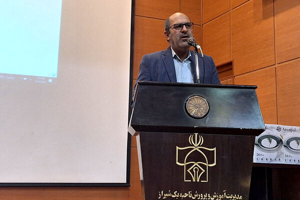 آیین تقدیر از انجمن‌های اولیا و مربیان برتر و تبیین فرآیند انتخابات شورای انجمن اولیا و مربیان ناحیه یک شیراز 