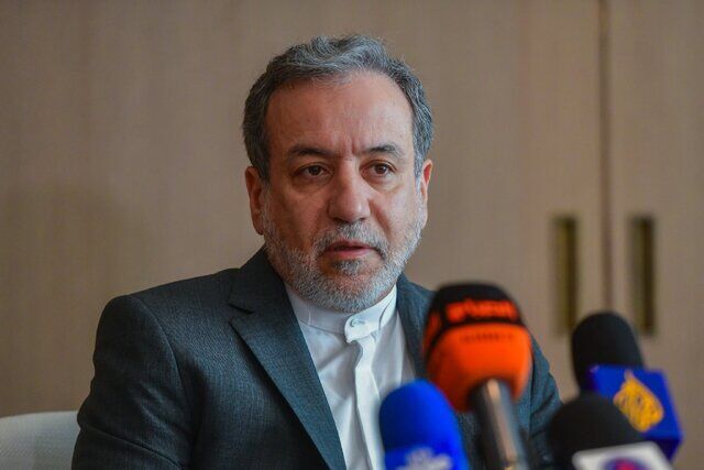 گفت‌وگوی تلفنی وزرای خارجه ایران و سه کشور اروپایی طی امروز