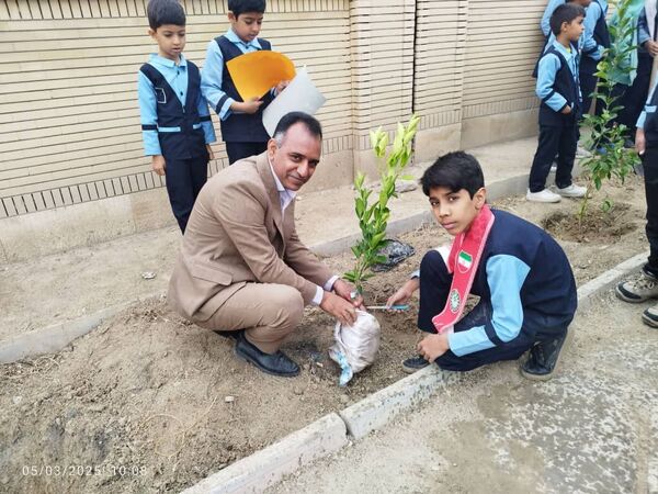 مراسم نمادین کاشت نهال در حاجی‌آباد 