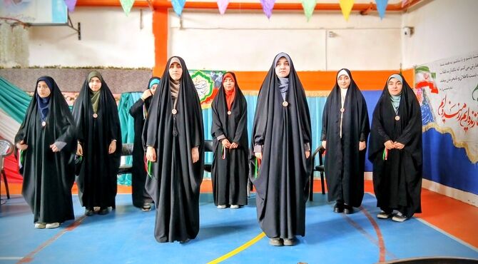 جشن۲۲ بهمن و دهه فجر در مدرسه شهید احمدی روشن فردیس برگزار شد