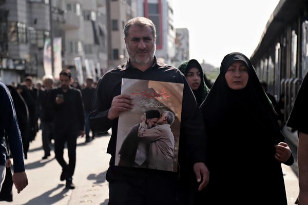 برگزاری مراسم وداع تهرانی‌ها با پیکر ابراهیم رئیسی و همراهانش