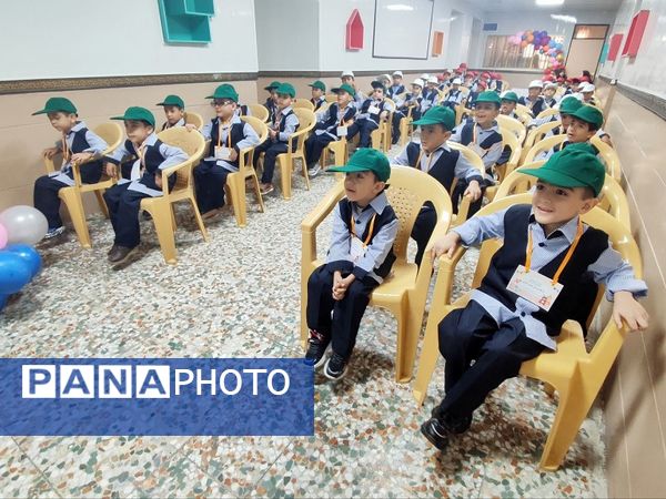 آیین جشن شکوفه‌ها در دبستان شاهد شهید بهنام محمدی ناحیه 2 کرج 