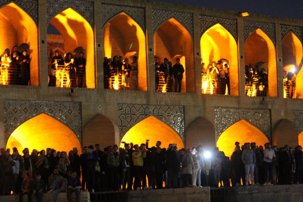 جاری شدن آب در زاینده رود