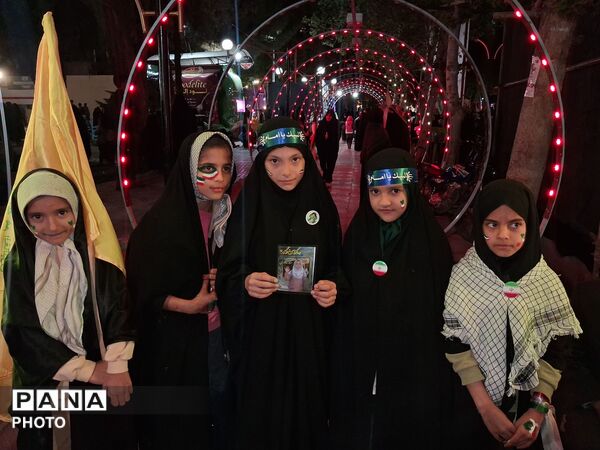 کودکان کاشمری پای کار انقلاب 