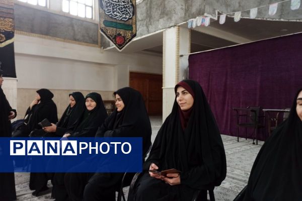 مدرسه شهید لطفی بهارستان‌دو میزبان جشن دهه فجر 