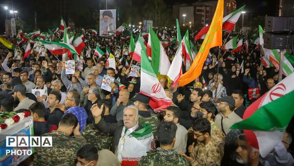 تشییع پیکر پاک سردار شهید محمدرشیدی فرهاد بر دستان مردم کرج 