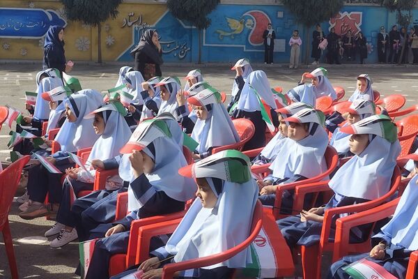جشن شکوفه‌ها در مدرسه آیین روشن شهریار با حضور مدیریت آموزش و پرورش شهریار