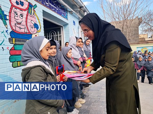 تقدیر از نخبگان درسی دبستان حضرت زینب(س) در طرقبه شاندیز