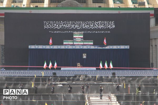آخرین وداع با قائد شهید: پیکر مطهر آیت‌الله سیدعلی‌خامنه‌ای در میان سیل عاشقان به مصلی تهران رسید 
