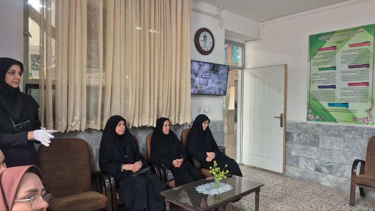  تقدیر از مدیریت دبیرستان دخترانه شهید بصیر با حضور کارشناسان متوسطه اول