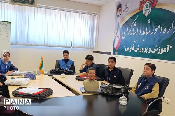 تجلیل از خبرنگاران پانا مدارس شاهد در اداره امور شاهد و ایثارگران فارس