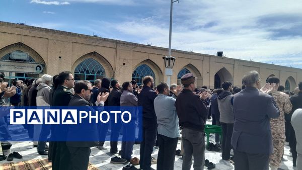 نماز جمعه در آخرین جمعه ماه رمضان در نیشابور 