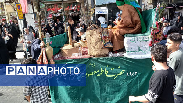 عشق و ارادت زائران حضرت معصومه(س) در قالب کاروان نمادین ورود ایشان به قم