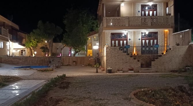  عمارت بومگردی پریزاد در روستای هرچگان