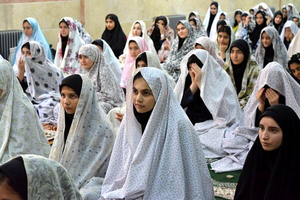 برگزاری مراسم مِهر با مُهر در بهارستان‌۲