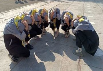 مانور زلزله در دبیرستان نمونه دولتی مهرورزان