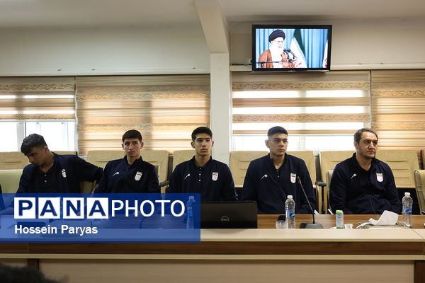 نشست صمیمی معاون تربیت بدنی و سلامت با ورزشکاران و کادر فنی تیم ملی والیبال دانش‌آموزی