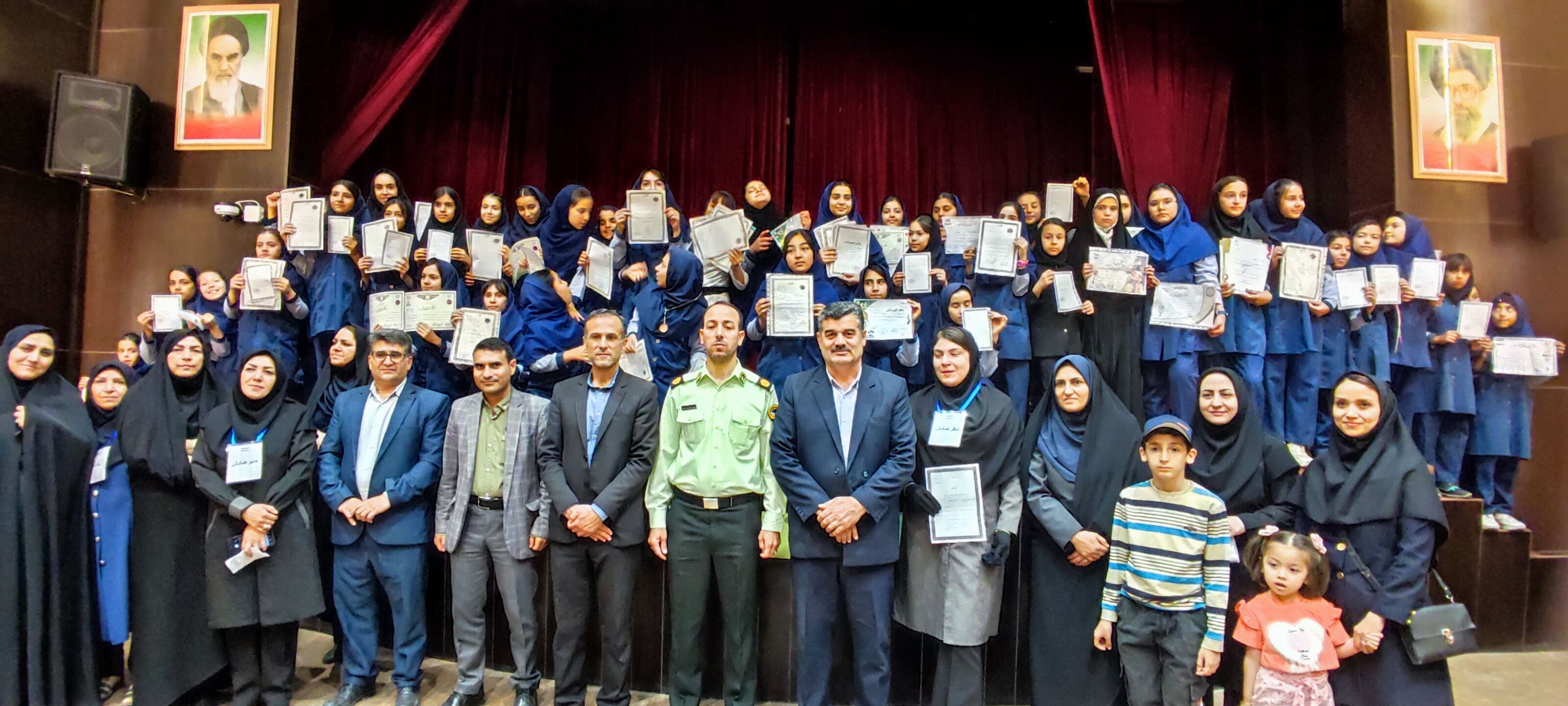 اختتامیه مسابقات ورزشی آموزشگاه هیhت امنایی ضحی ۲ در سالن غدیر شیروان