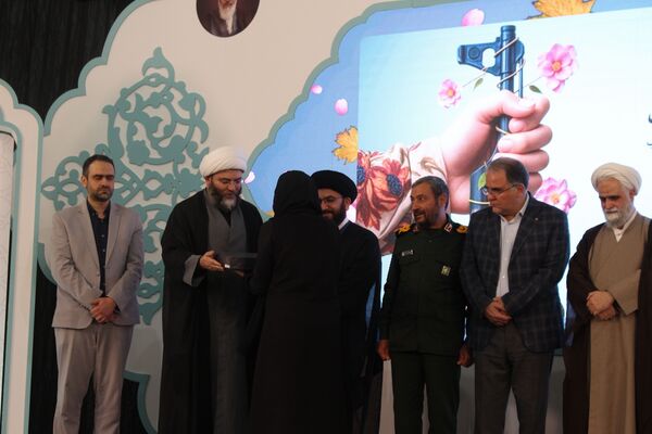 شانزدهمین پاسداشت ادبیات جهاد و مقاومت همراه با انتشار تقریظ رهبری بر کتاب «پاییز آمد»
