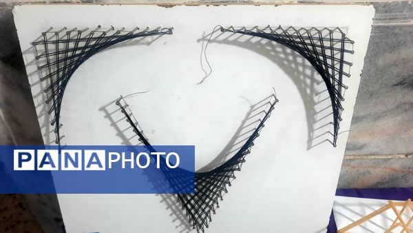 نمایشگاه دست‌سازهای دانش‌آموزان دبیرستان فرهنگیان ناحیه ۷ مشهد 