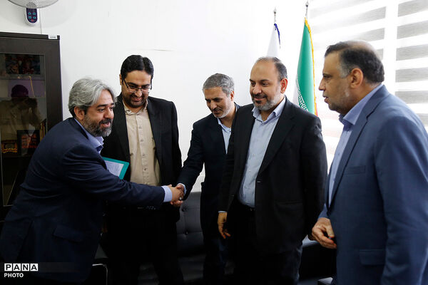 بازدید معاون پرورشی و فرهنگی از مرکز اطلاع‌رسانی و روابط عمومی وزارت آموزش و پرورش