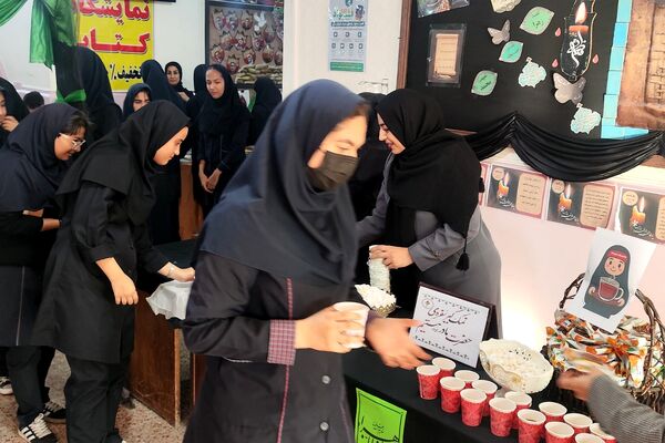 نمک‌گیر سفره مادر هستیم