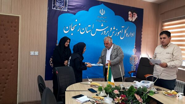 دیدار جمعی از دانش‌آموز خبرنگاران زنجانی با مدیرکل آموزش و پرورش استان