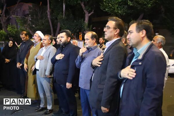سوگواره شبانه دانش آموزان تبریز در تجمعات مردمی برای رهبر شهید